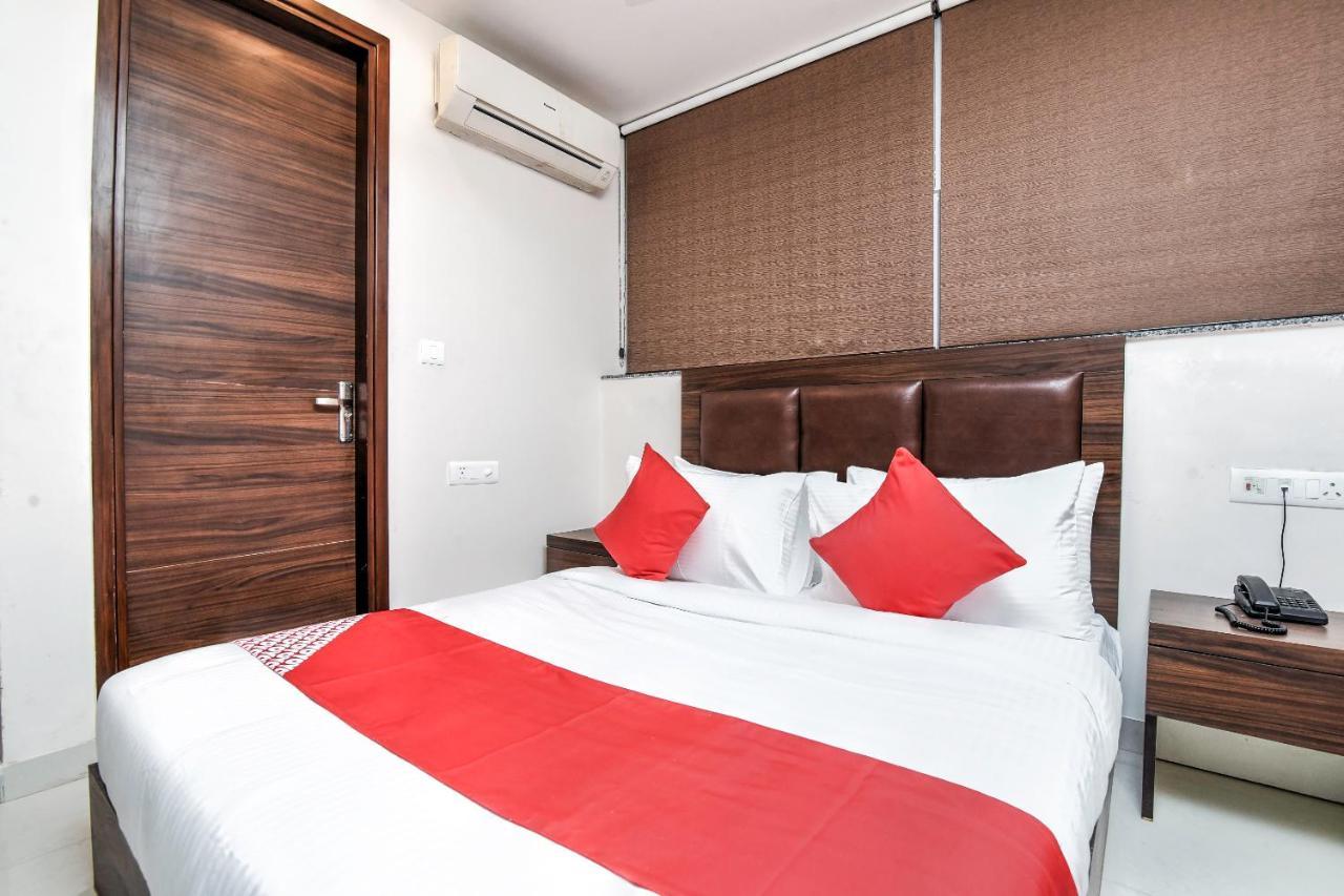 Oyo 81042 Rajput Resort Patiāla Dış mekan fotoğraf